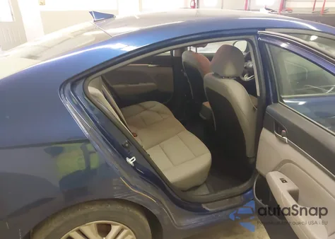 2019 Hyundai Elantra Sel z USA, uszkodzony, nr VIN 5NPD84LF6KH449769